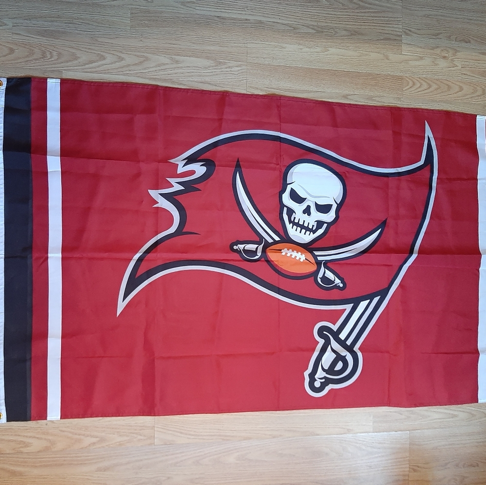 NWOT NFL Tampa Bay Buccaneers Football Large Indoor Outdoor Flag